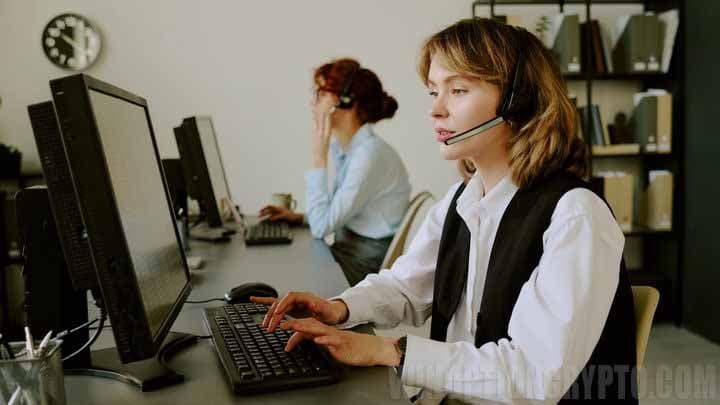 Customer support at Intrade Bar